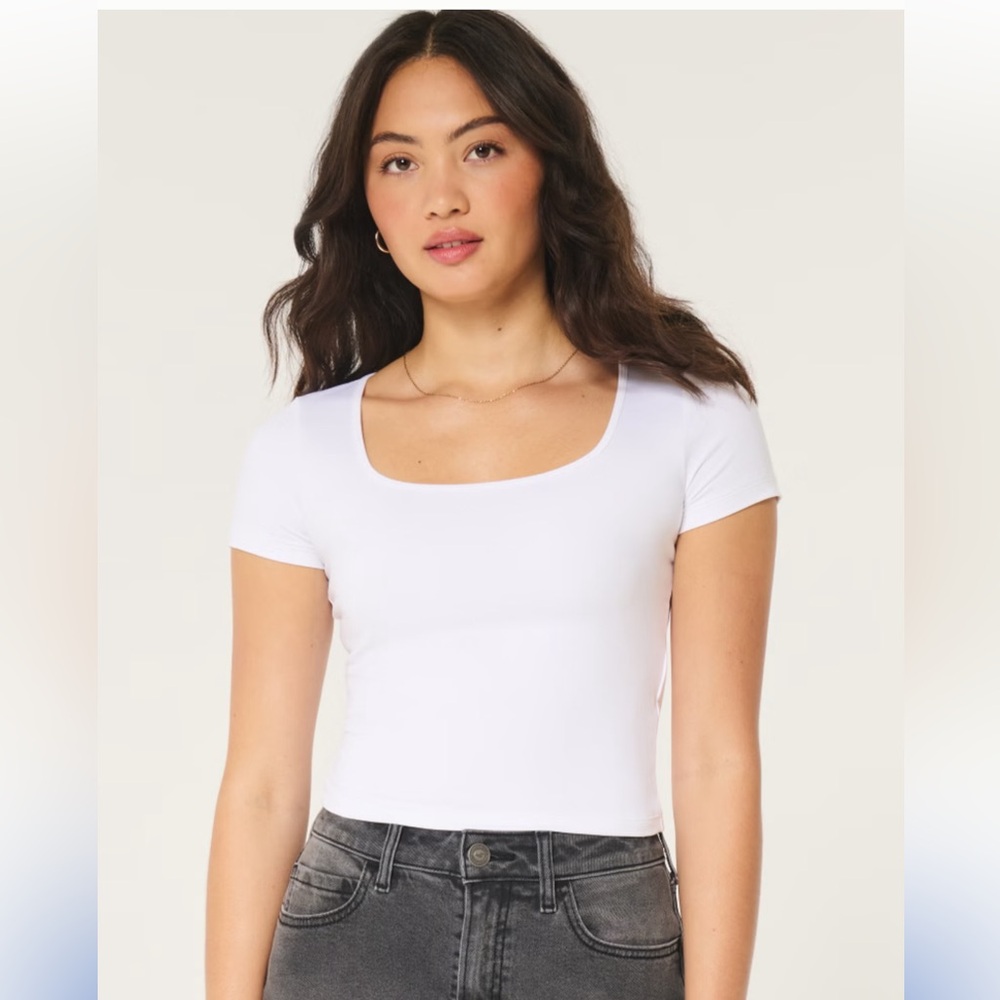 Hollister Women's/Misses White square neck short sleeve tshirt, size M - Picture 2 of 7